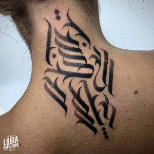 tatuaje_espalda_lettering_logiabarcelona_juan_chazsci